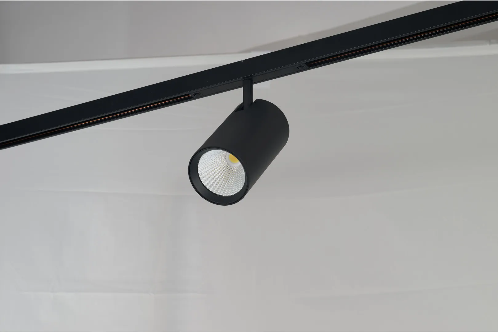 ALFA MAKITA TRACK MAGNETIC 30W CCT BLUETOOTH BLACK